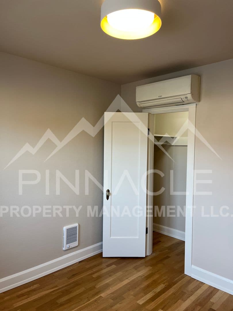 Yakima Apartment: 3 CHICAGO AVE