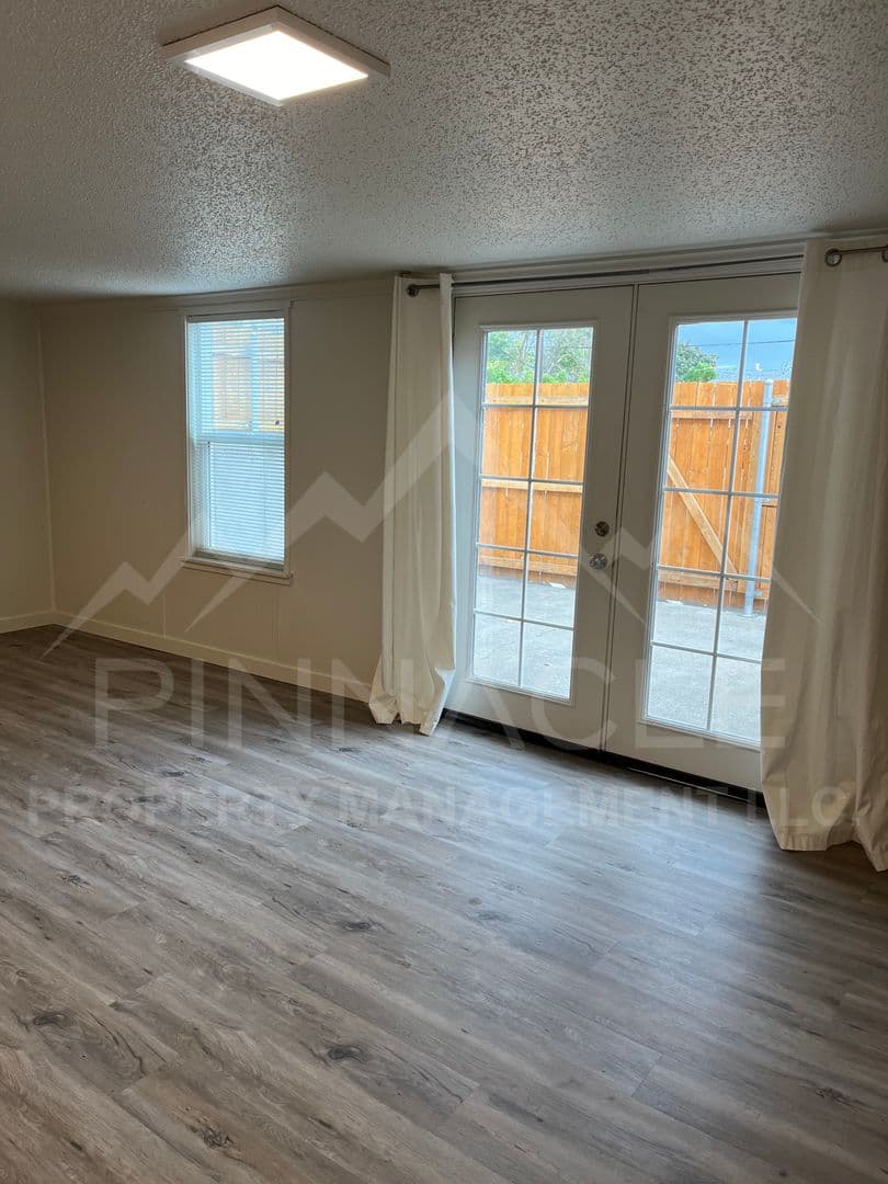 Yakima Apartment: 3 CHICAGO AVE