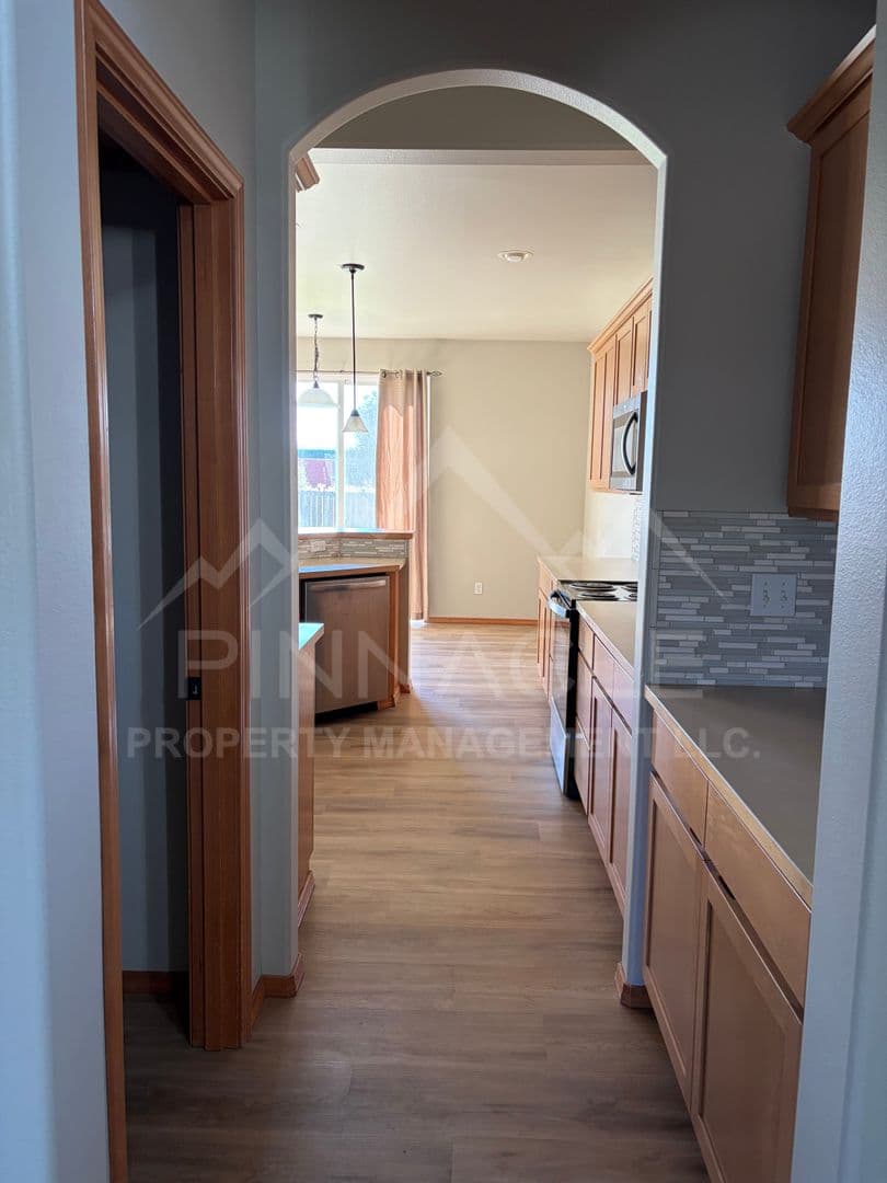Ellensburg House: 1808 CLEARVIEW DR