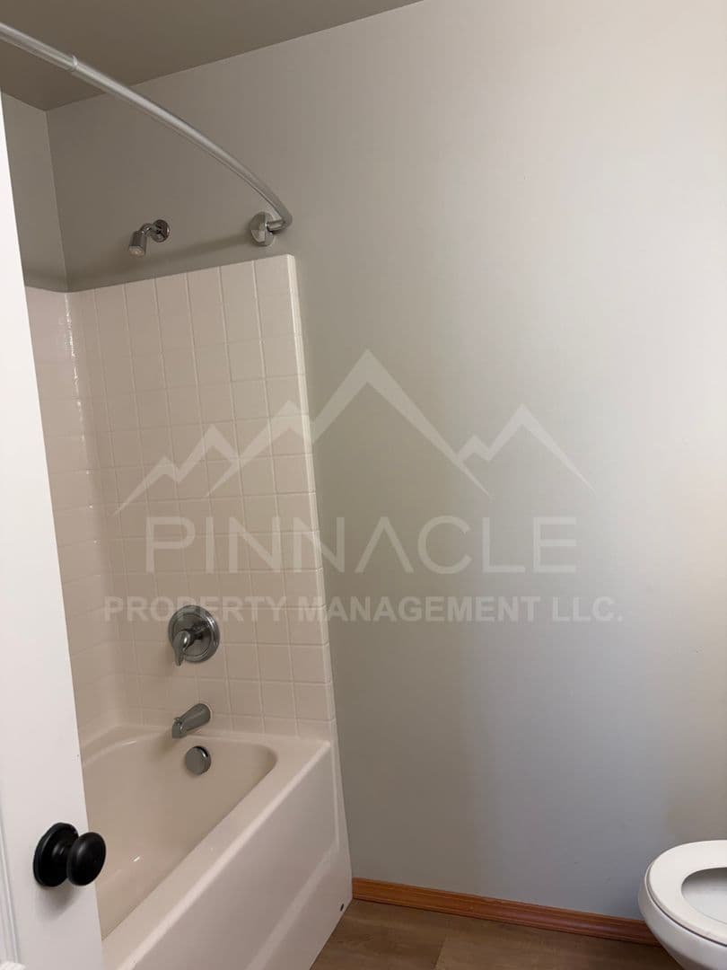 Ellensburg House: 1808 CLEARVIEW DR