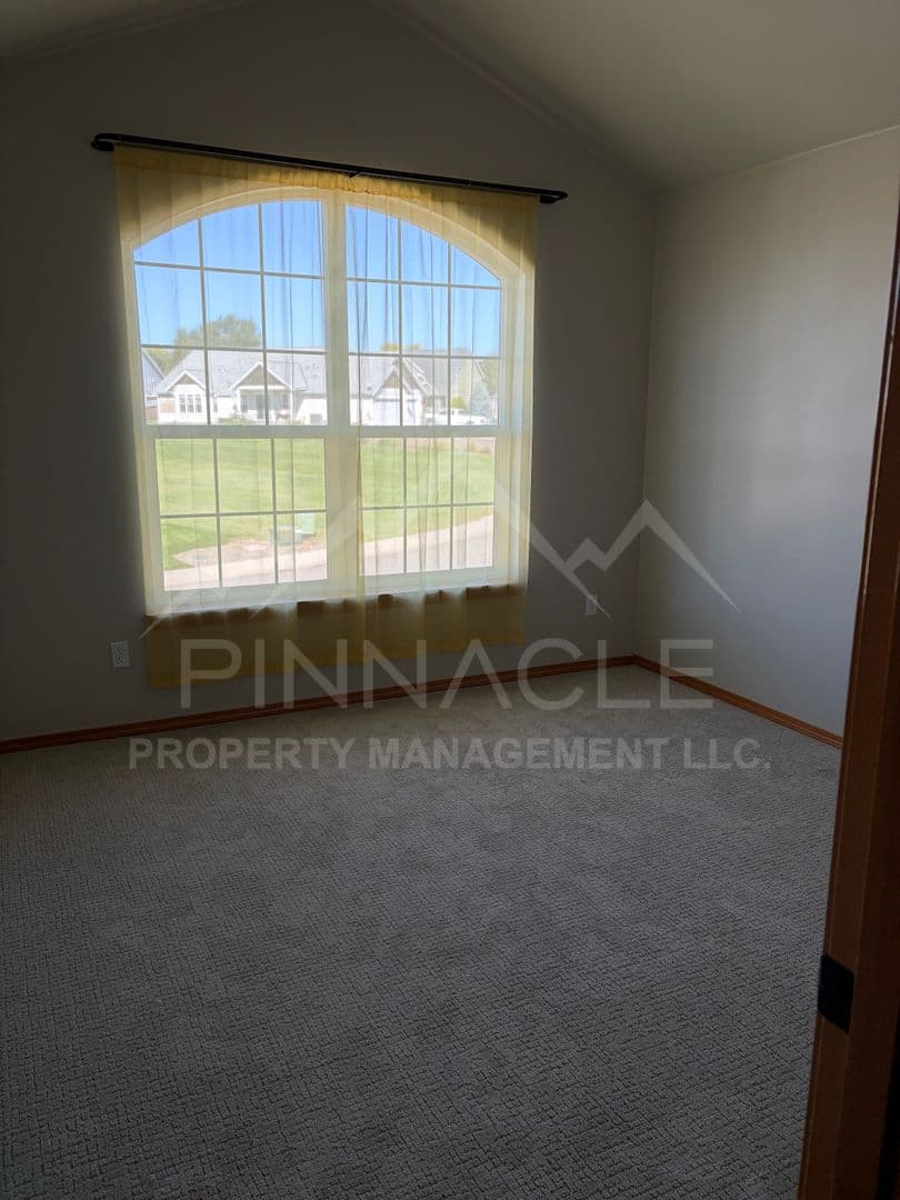Ellensburg House: 1808 CLEARVIEW DR