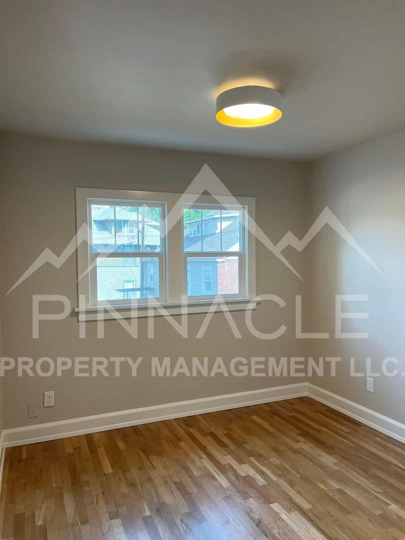 Yakima Apartment: 3 CHICAGO AVE