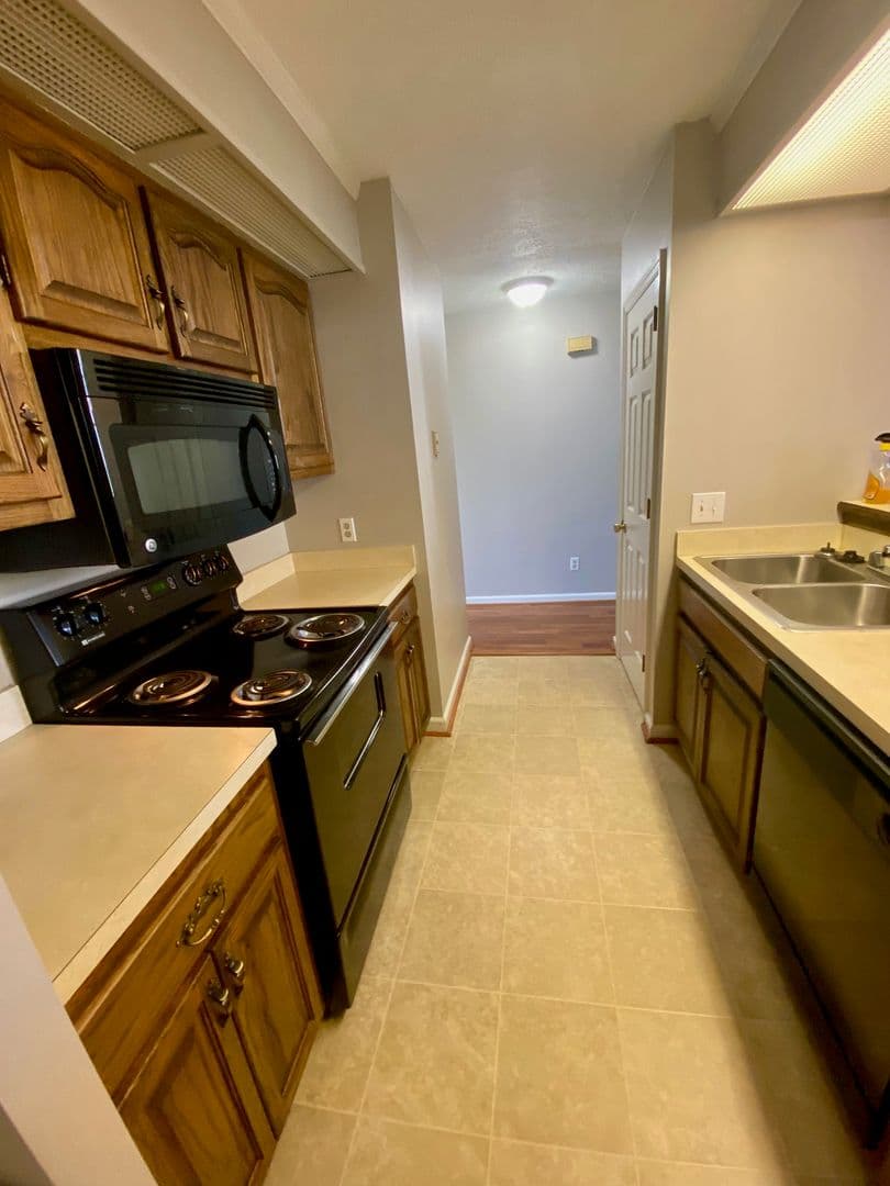 Dickson Condo: 219 Village Circle W.