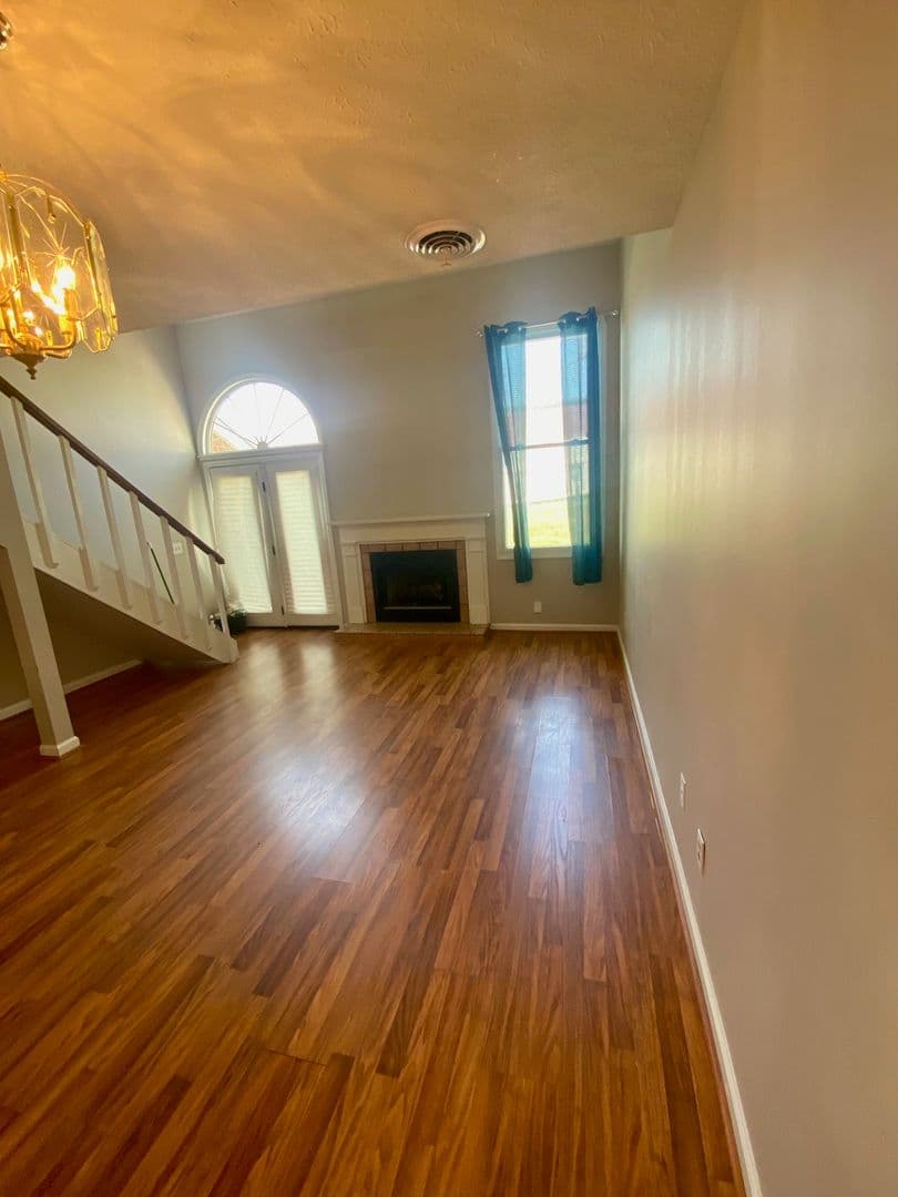 Dickson Condo: 219 Village Circle W.