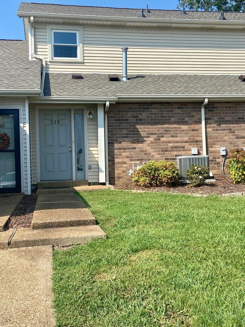 Dickson Condo: 219 Village Circle W.