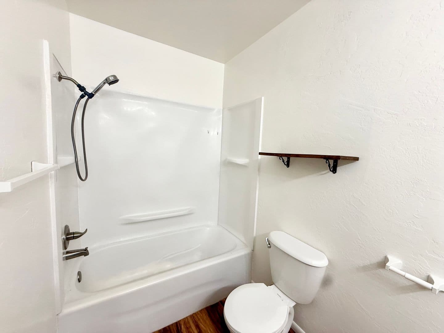 Prescott Apartment: 707 Lincoln Avenue