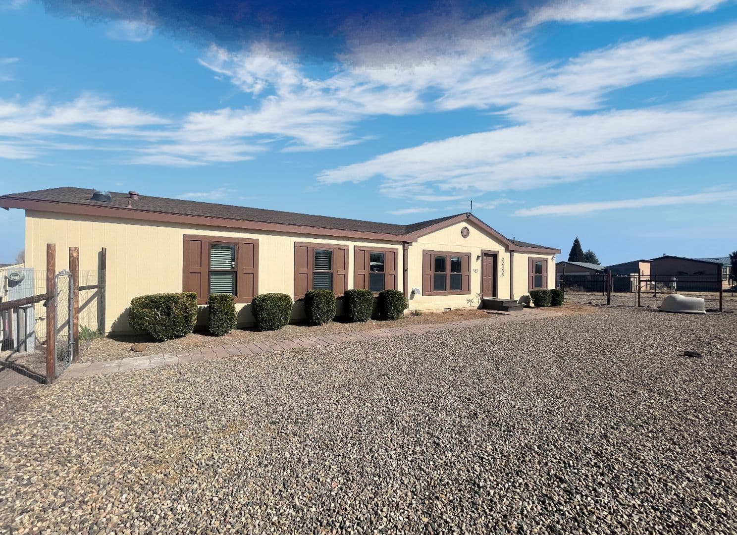 Paulden House: 22355 N Docs Rd
