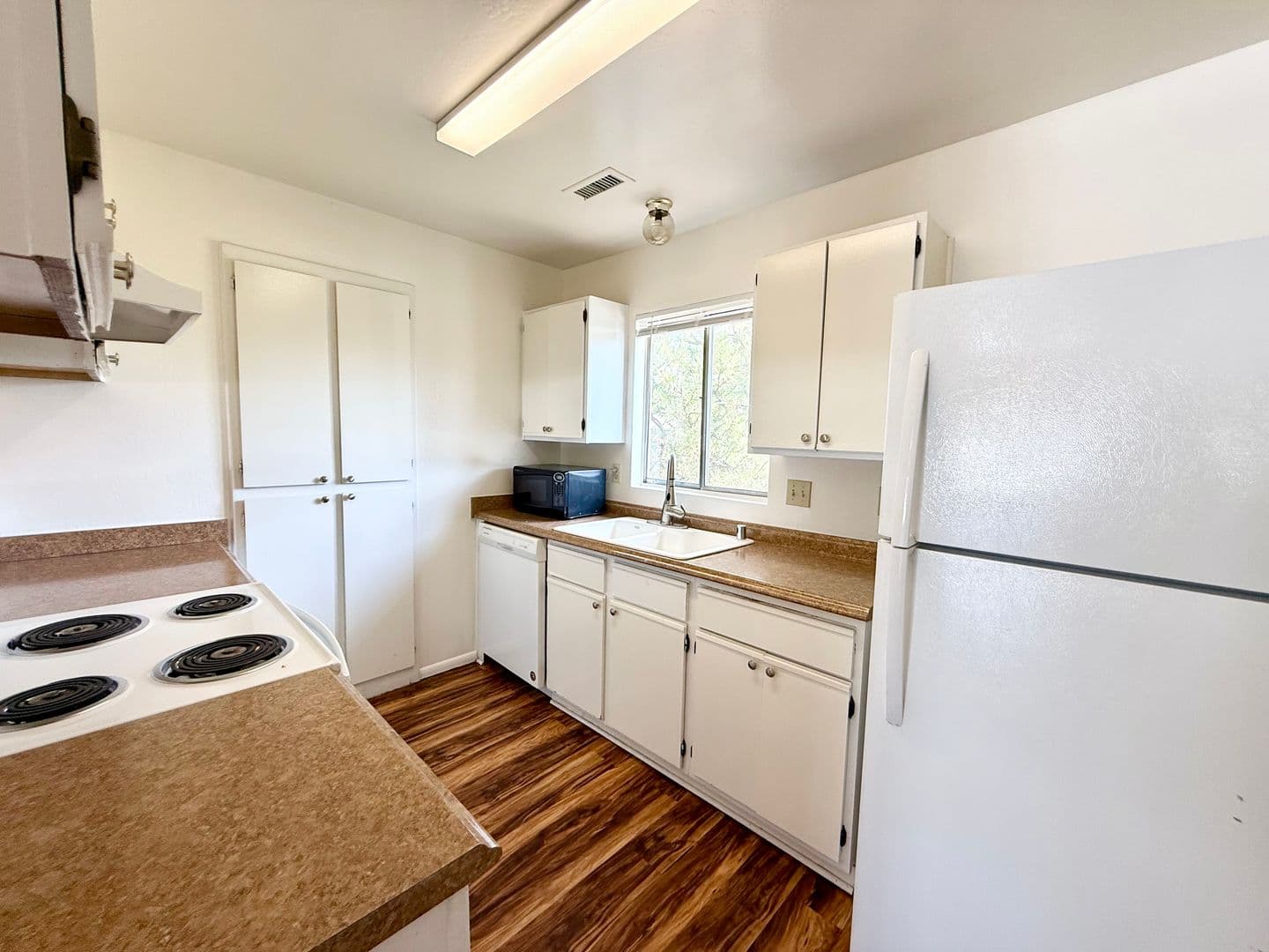 Prescott Apartment: 707 Lincoln Avenue