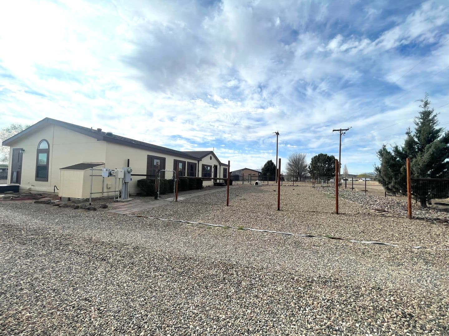 Paulden House: 22355 N Docs Rd