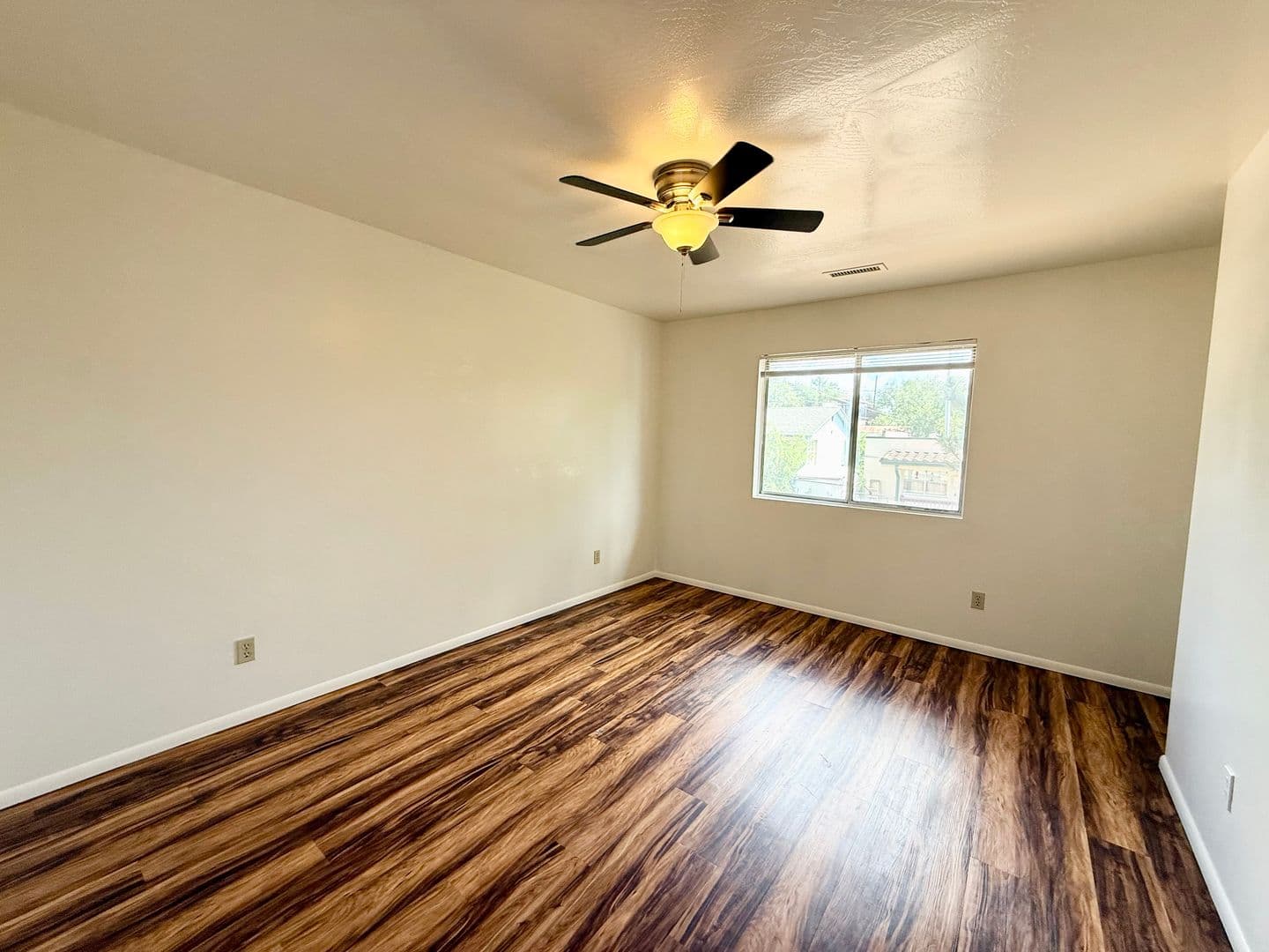 Prescott Apartment: 707 Lincoln Avenue