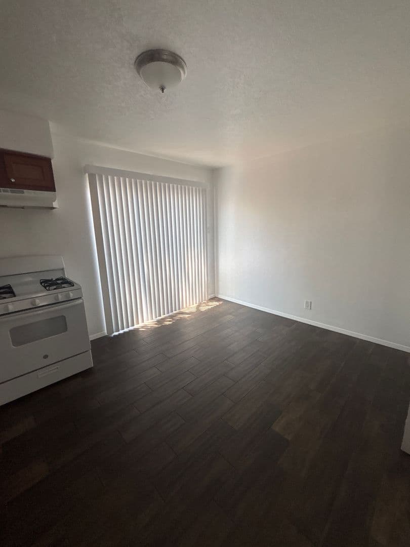 Albuquerque Apartment: 12128 Menaul Blvd NE
