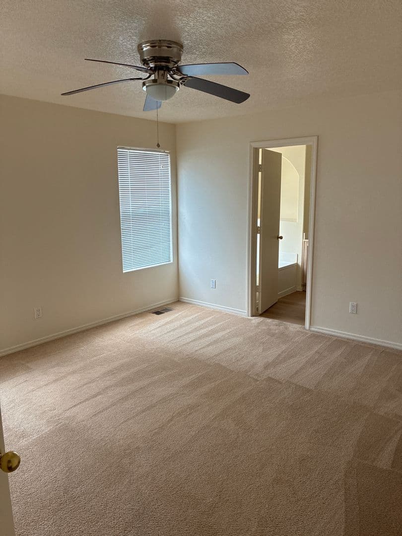 Albuqueruqe House: 5401 Saturnia Rd NW