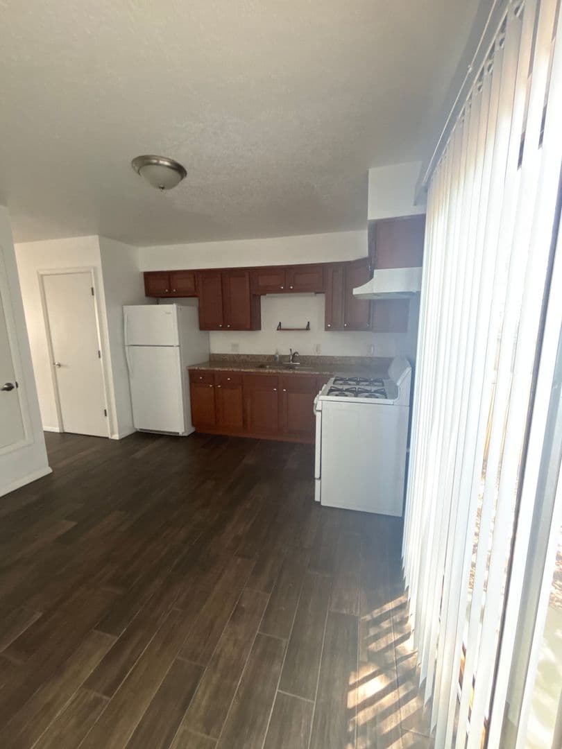 Albuquerque Apartment: 12128 Menaul Blvd NE