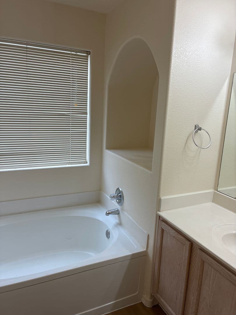 Albuqueruqe House: 5401 Saturnia Rd NW