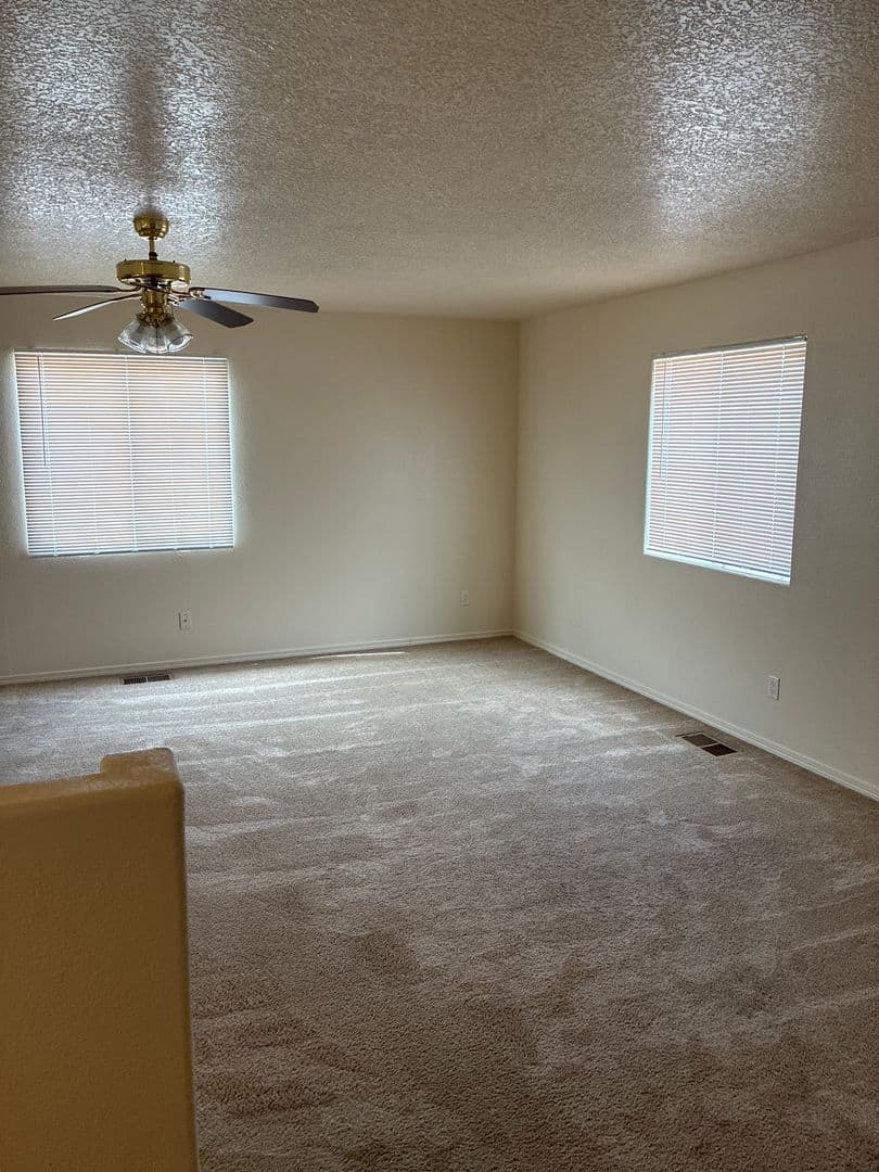 Albuqueruqe House: 5401 Saturnia Rd NW