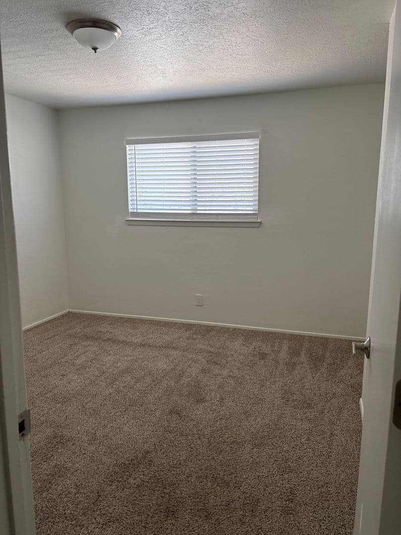 Albuquerque Apartment: 12128 Menaul Blvd NE