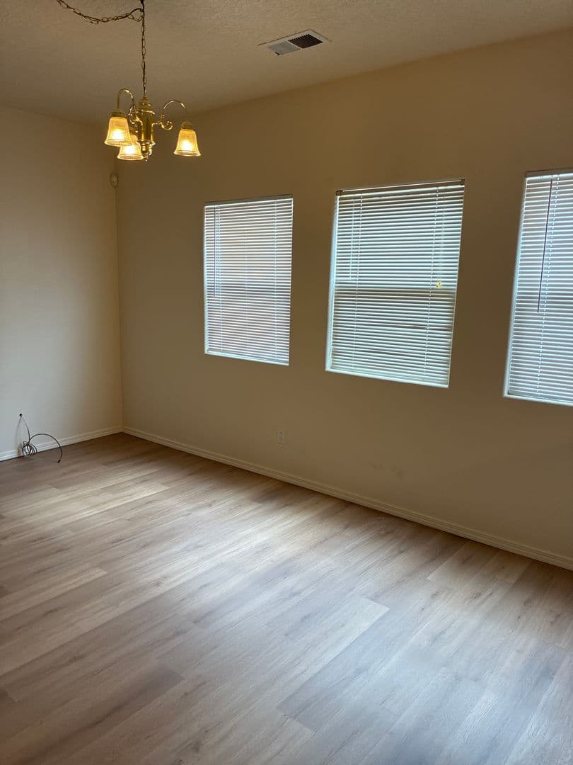 Albuqueruqe House: 5401 Saturnia Rd NW