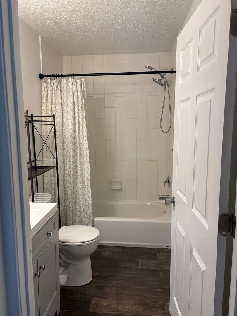 Albuquerque Apartment: 12128 Menaul Blvd NE
