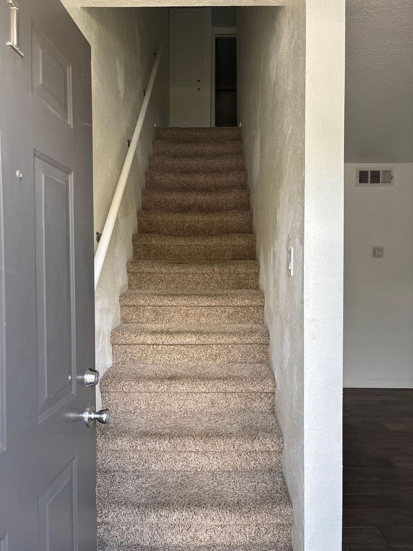 Albuquerque Apartment: 12128 Menaul Blvd NE