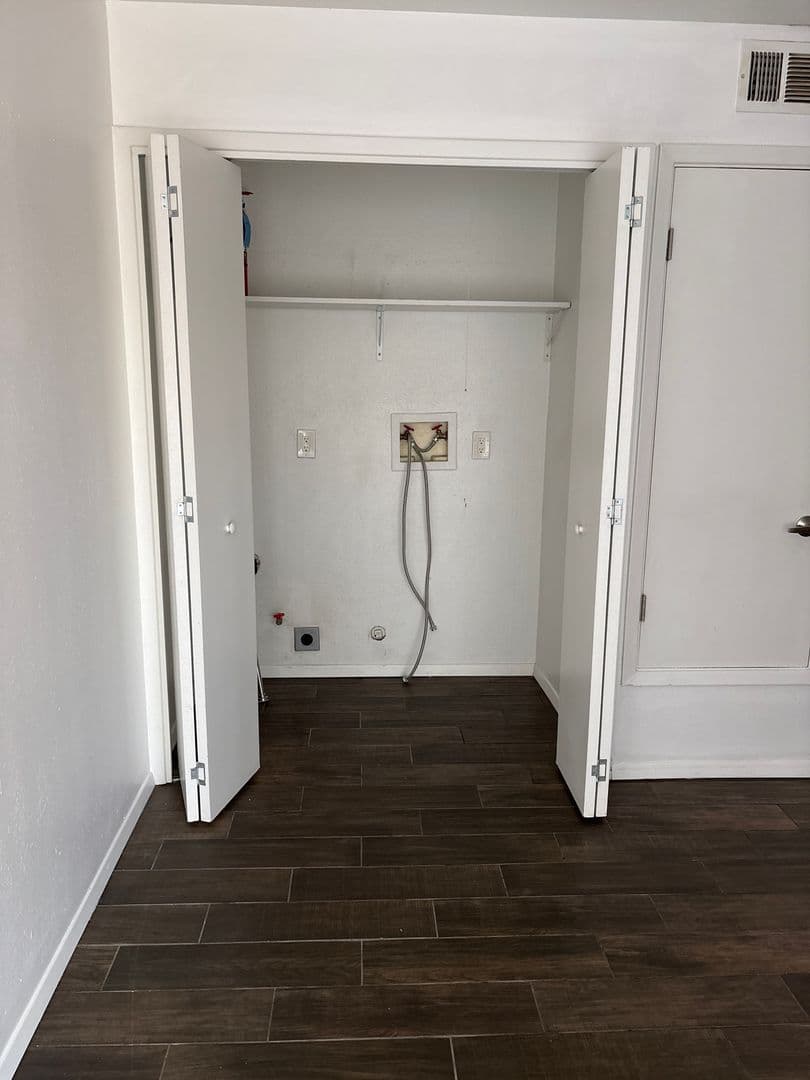 Albuquerque Apartment: 12128 Menaul Blvd NE