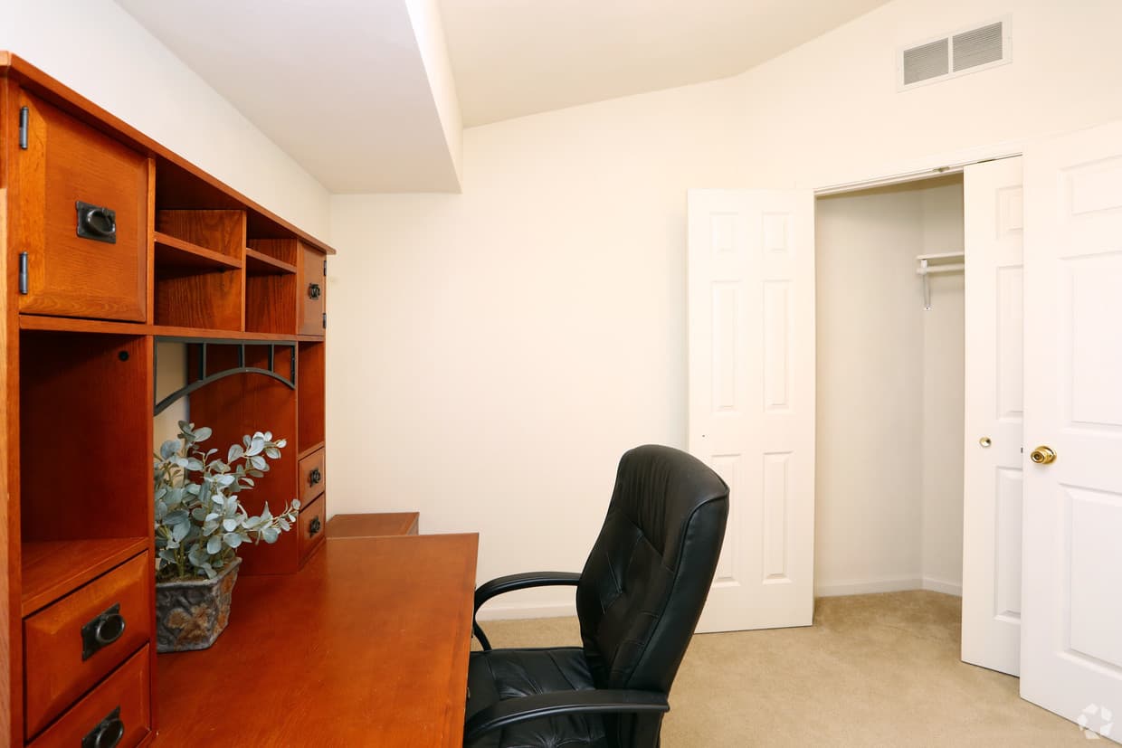 Roscoe Apartment: 4711 Prairie Rose Drive