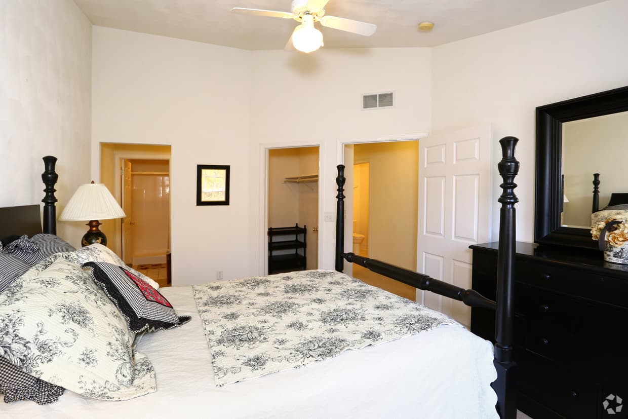 Roscoe Apartment: 4711 Prairie Rose Drive
