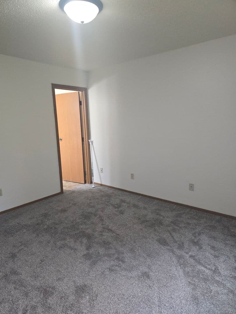 Fargo Apartment: 2416 18th St S.