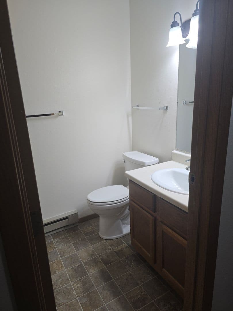 Fargo Apartment: 2416 18th St S.