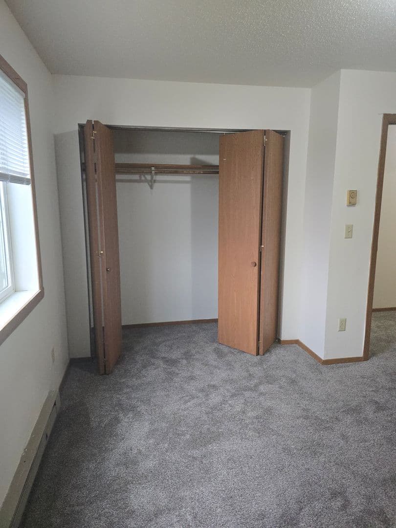Fargo Apartment: 2416 18th St S.