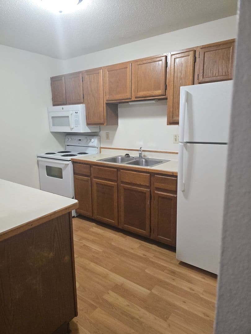 Fargo Apartment: 2416 18th St S.