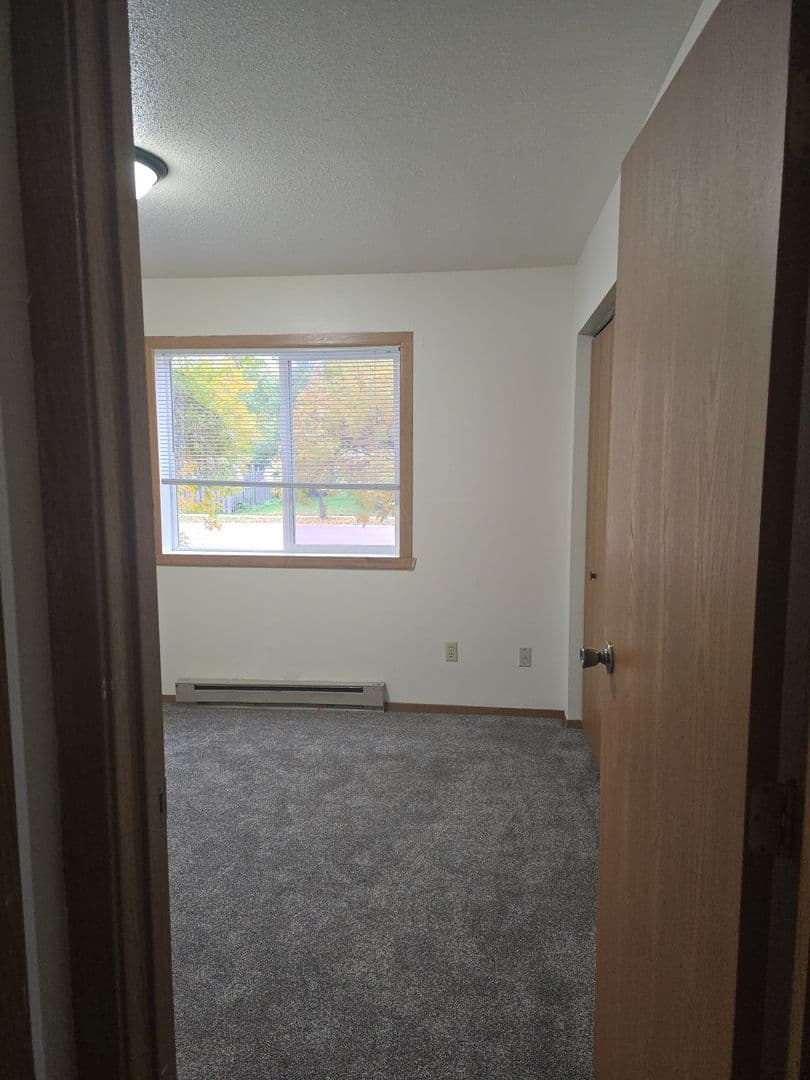 Fargo Apartment: 2416 18th St S.