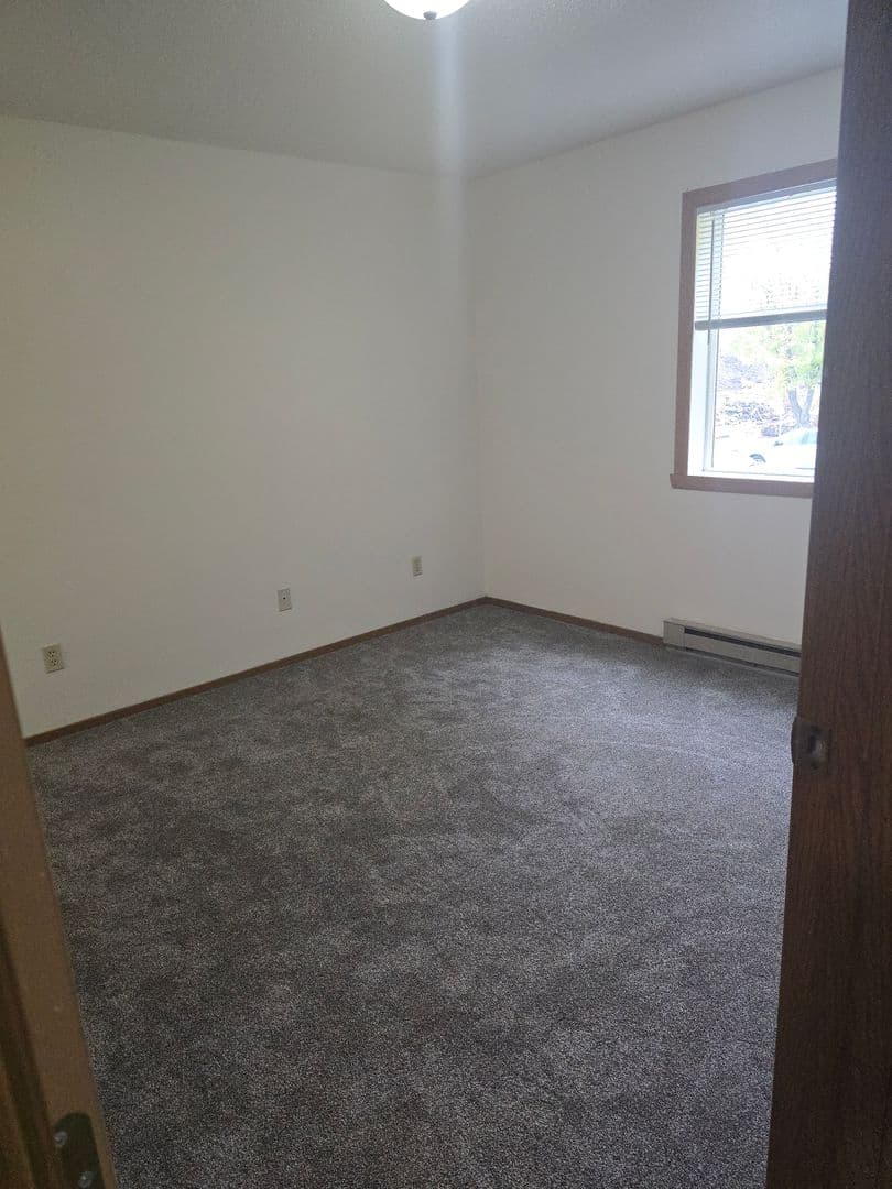 Fargo Apartment: 2416 18th St S.