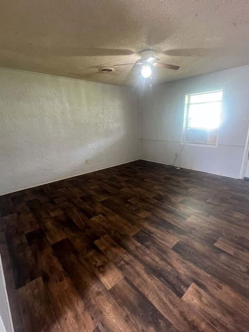 Corinth Apartment: 3200 Proper Street Apt. 22