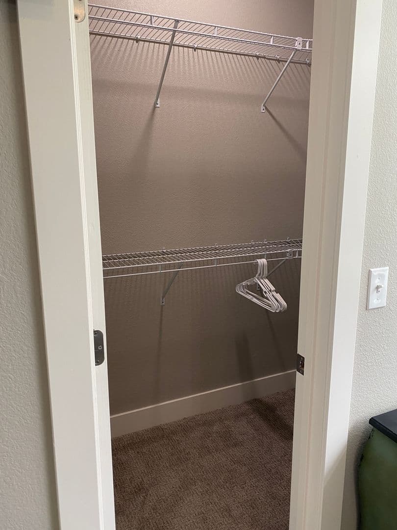 Sterling Apartment: 916 S 7th Ave