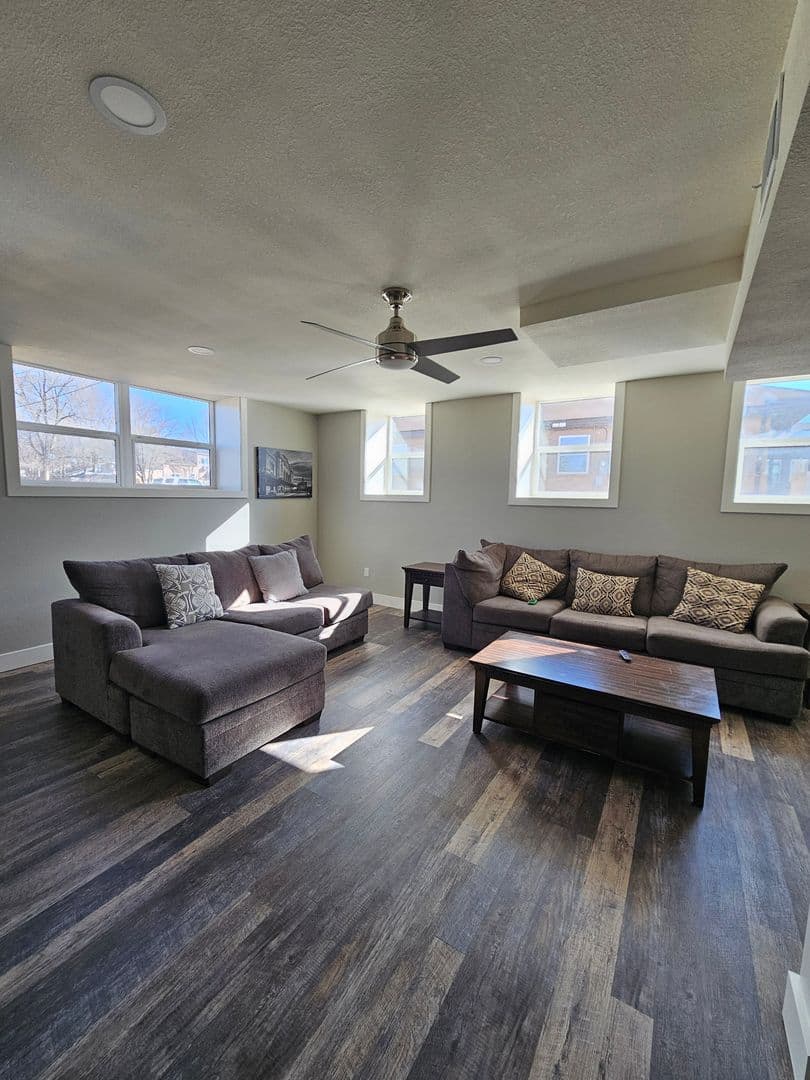 Sterling Apartment: 916 S 7th Ave