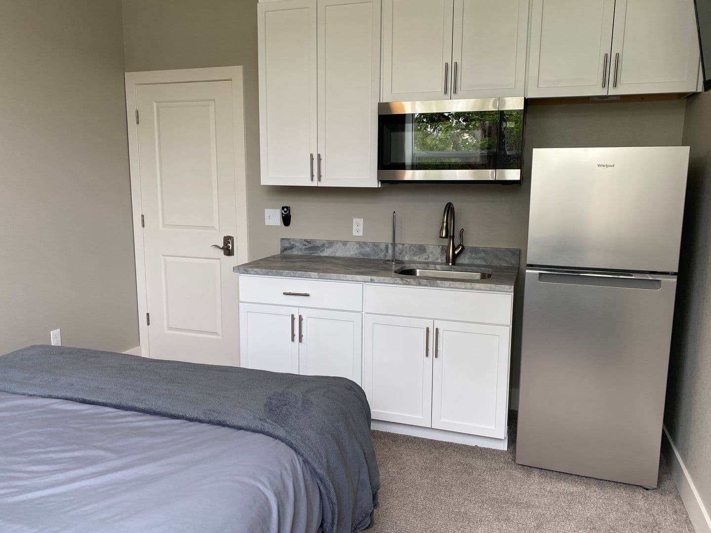 Sterling Apartment: 916 S 7th Ave
