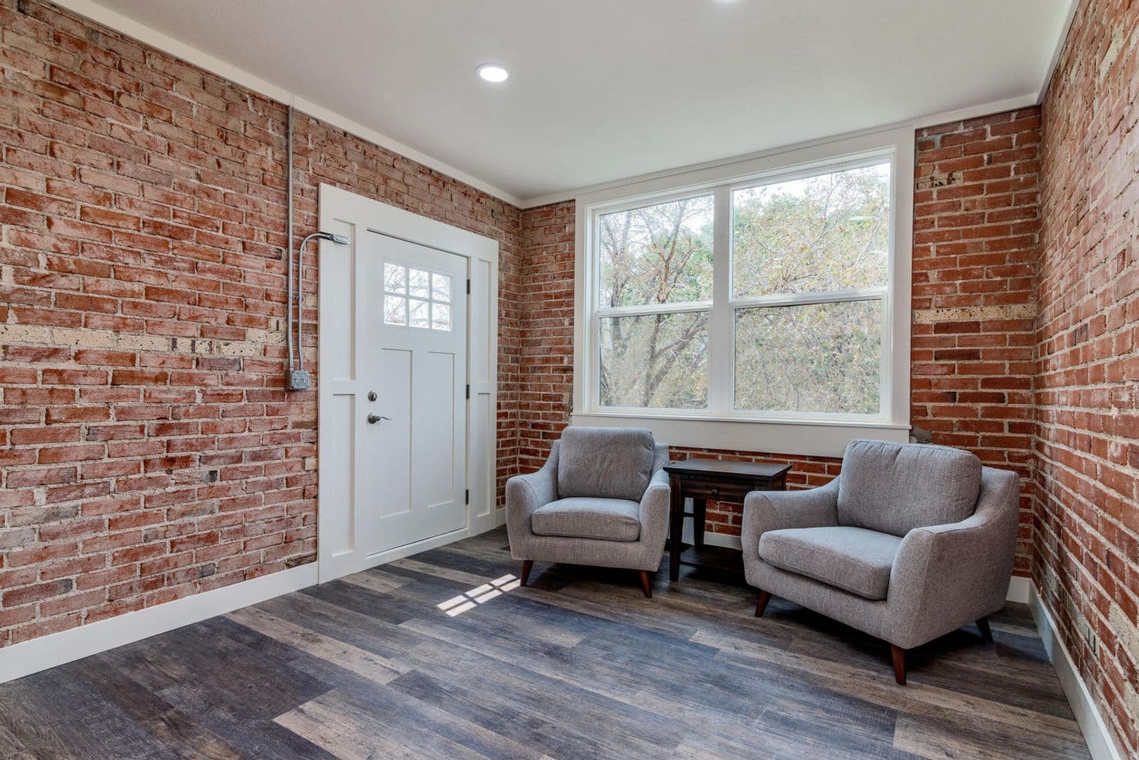 Sterling Apartment: 916 S 7th Ave