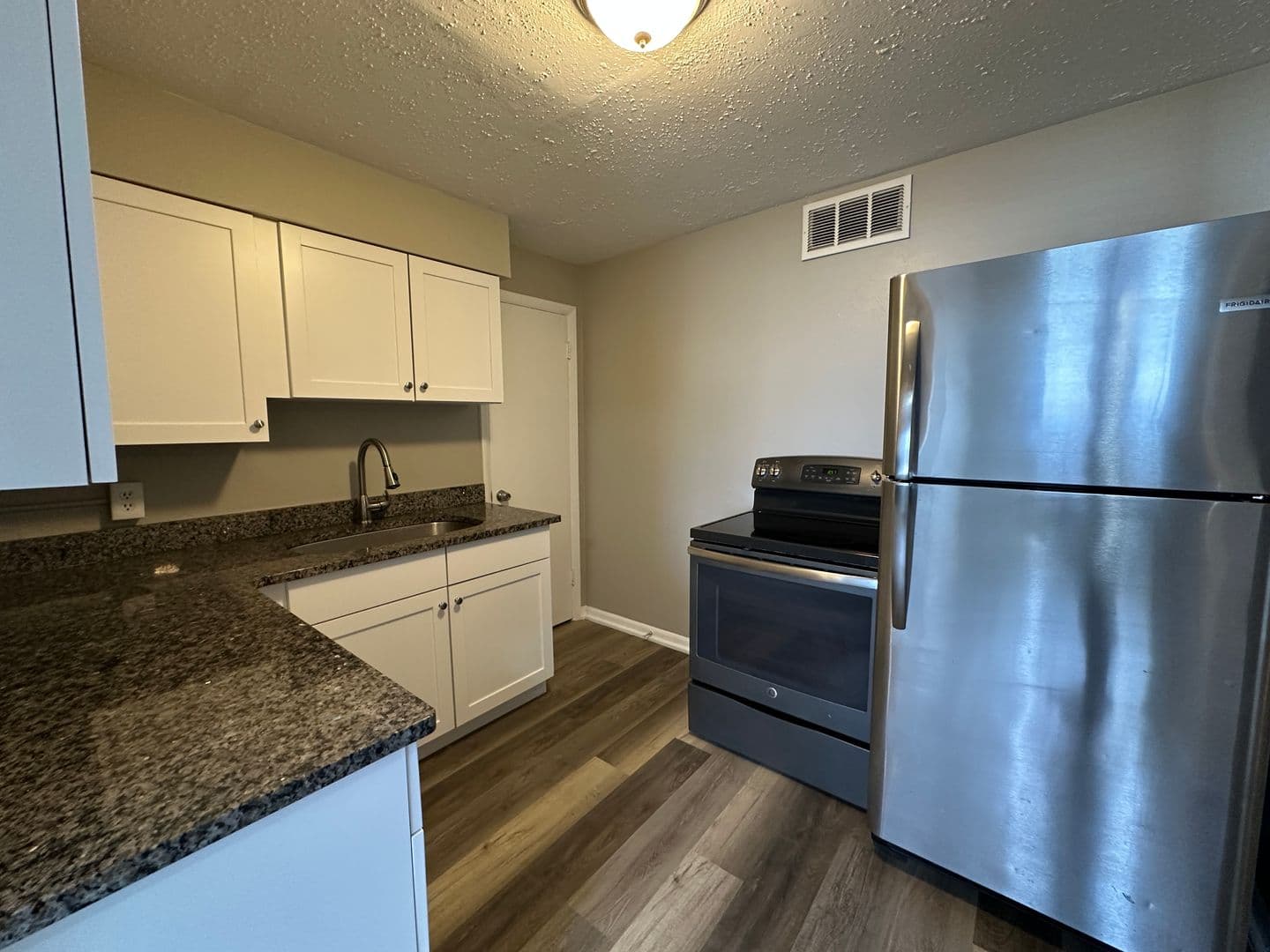 Sterling Apartment: 631 N 3rd St
