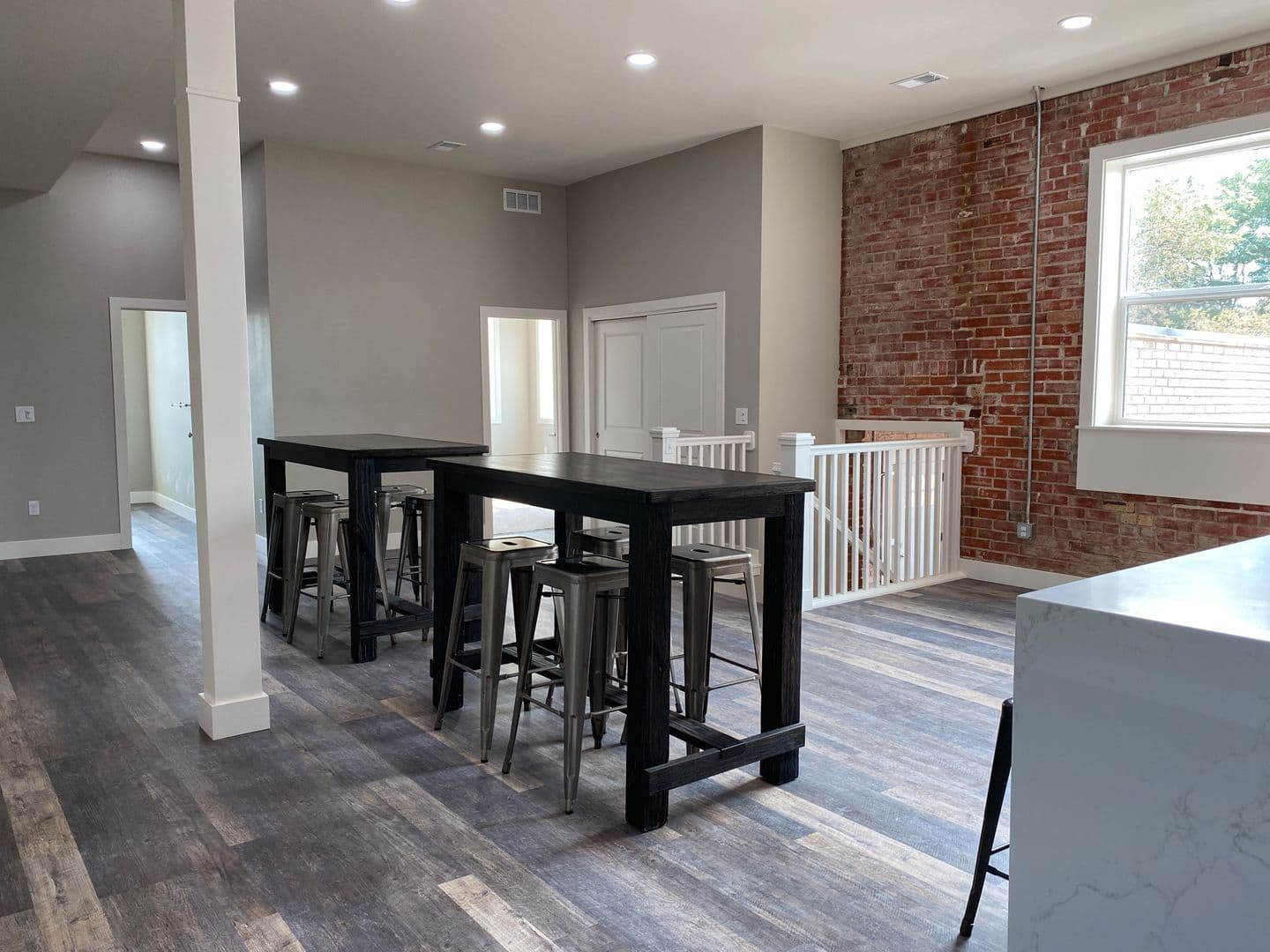 Sterling Apartment: 916 S 7th Ave