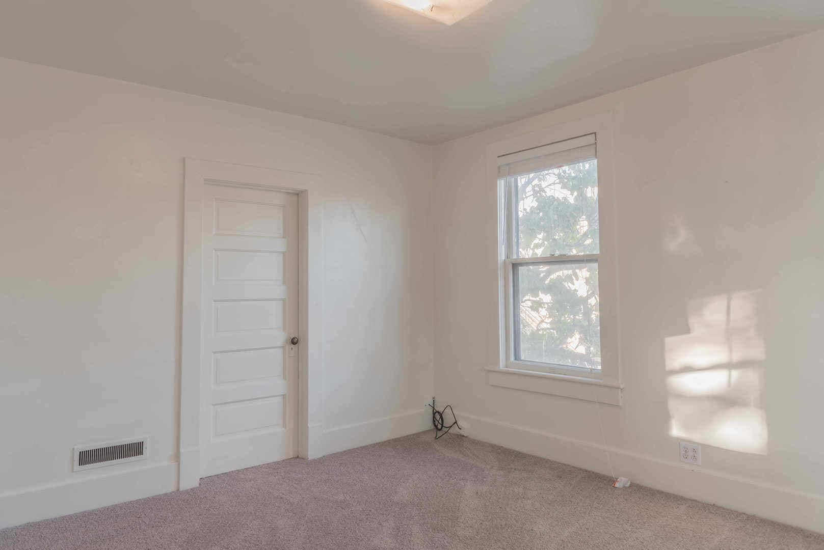 Sterling Apartment: 207 South 4th St