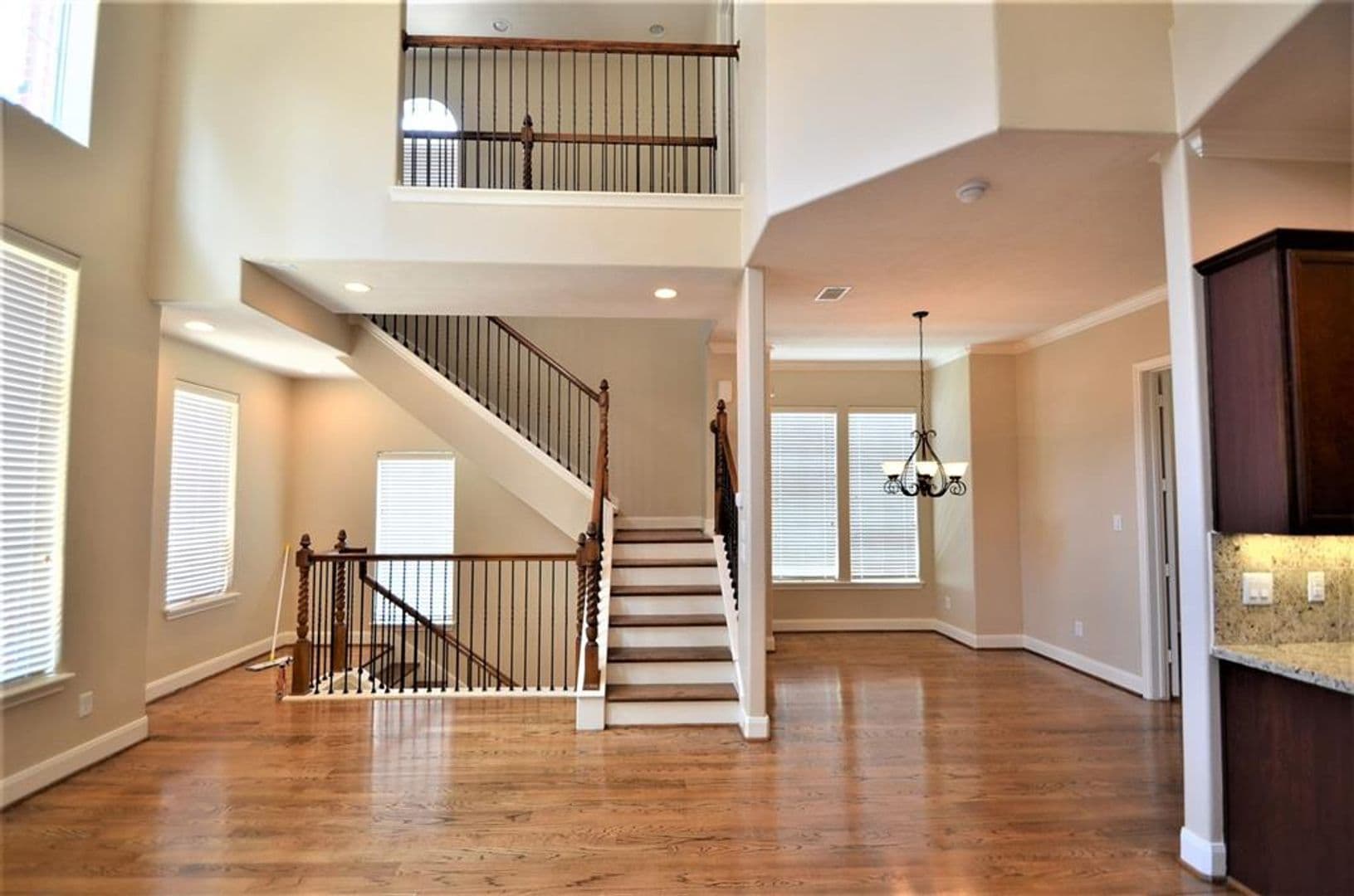 Houston Apartment: 1117 Saint Agnes Street