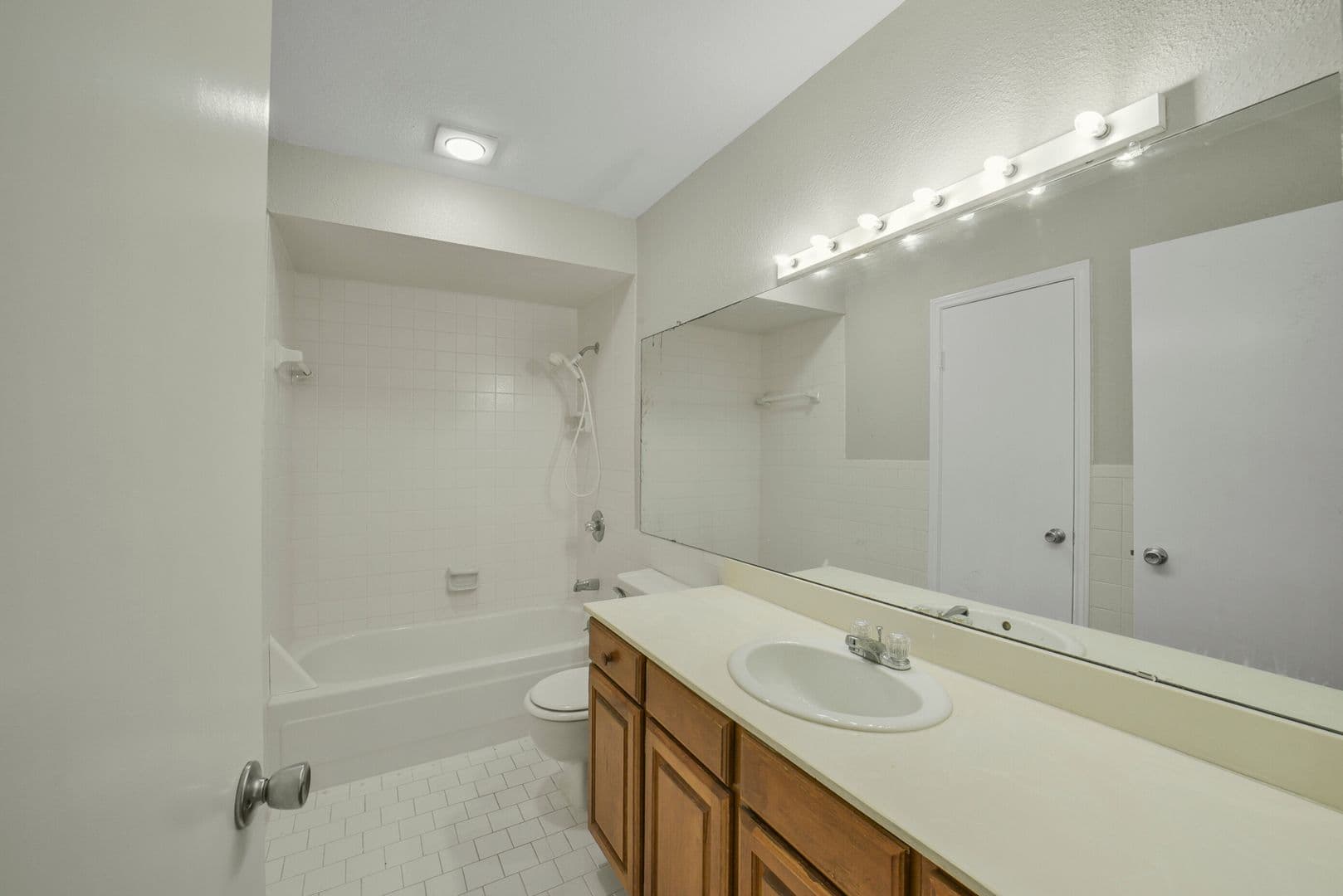 Houston Condo: 2400 N. Braeswood Blvd., Unit 213
