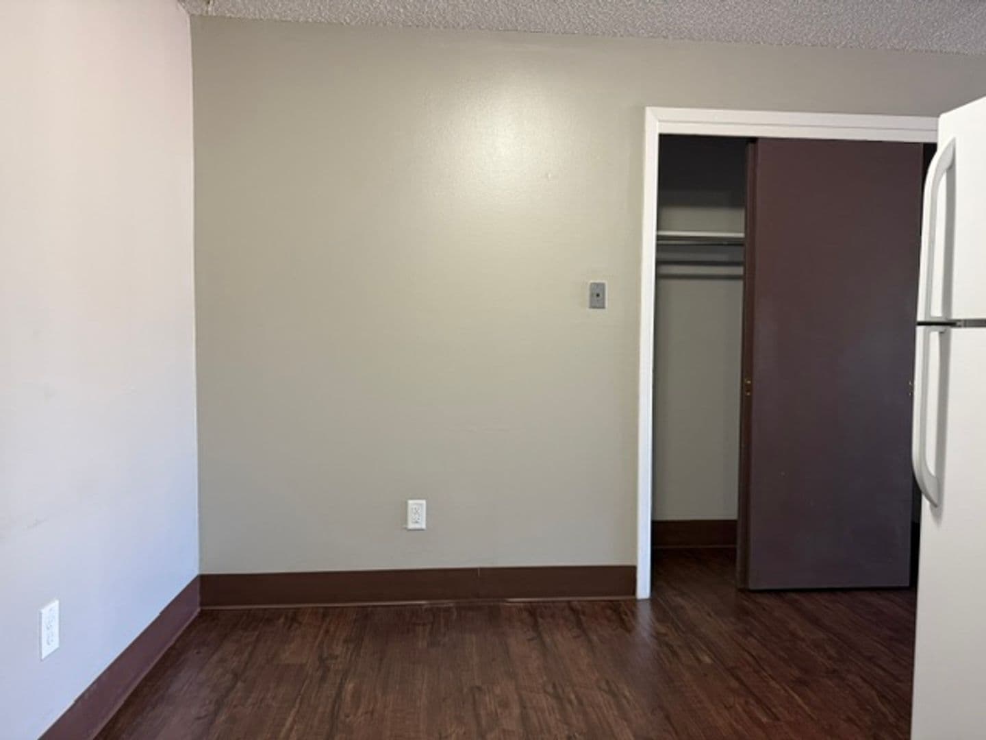 Cheyenne Apartment: 4600-01-11-12 Hilltop Ave.