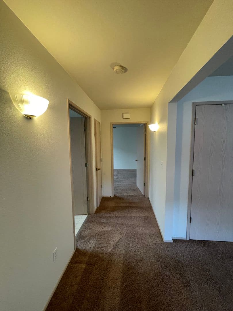 Everett Apartment: 3208 Rockefeller Ave