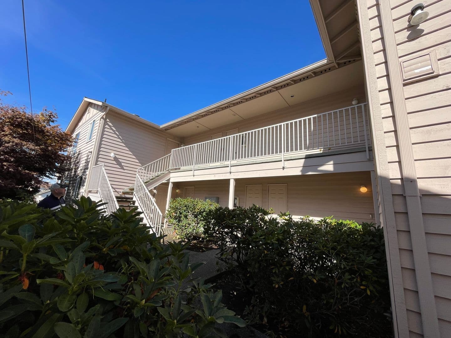 Everett Apartment: 3208 Rockefeller Ave