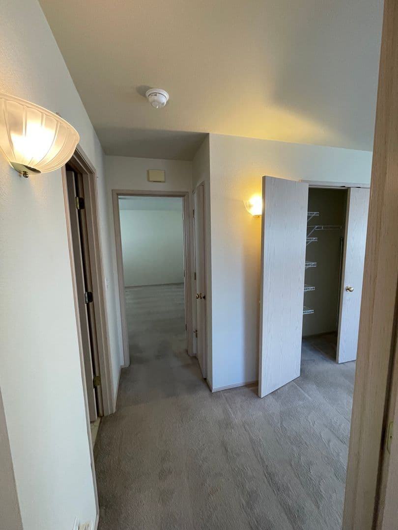 Everett Apartment: 3208 Rockefeller Ave