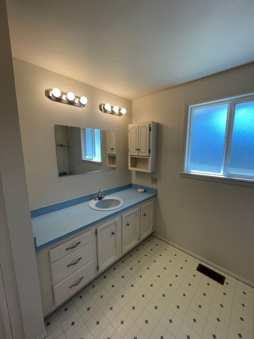 Marysville House: 5409 80th St NE