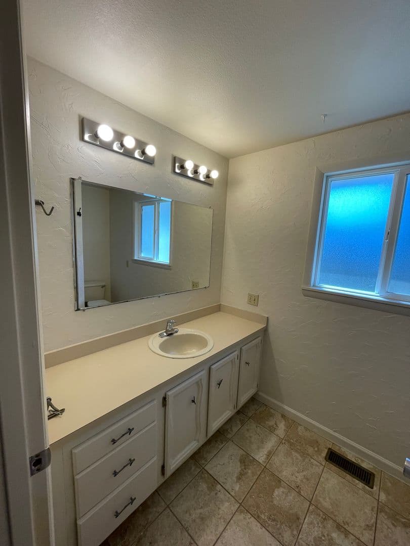 Marysville House: 5409 80th St NE