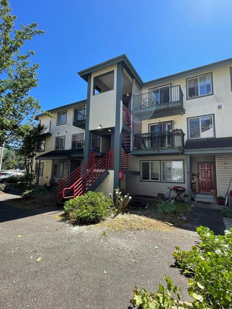 Granite Falls Apartment: 10110 Mountain Loop Highway