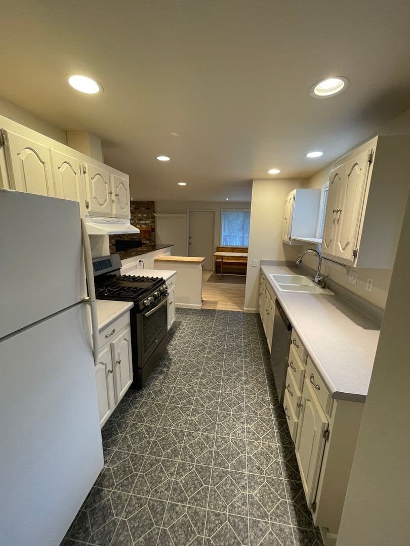 Marysville House: 5409 80th St NE